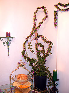 Festive Treble Clef Topiary