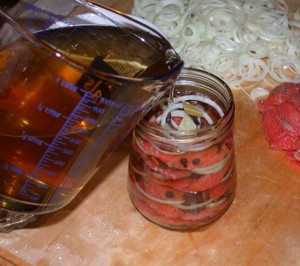 Cover the layers with the pickling brine
