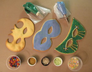 Various techniques to decorate the mask cookies