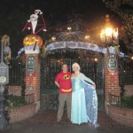 Mission Complete! Mr. Incredible and Elsa the Snow Queen at Haunted Mansion Holiday! :D